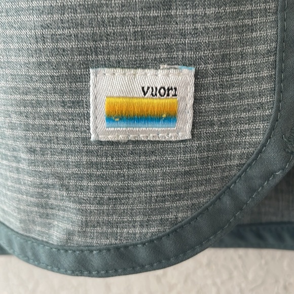 Vuori Banks short 7” - Picture 4 of 9